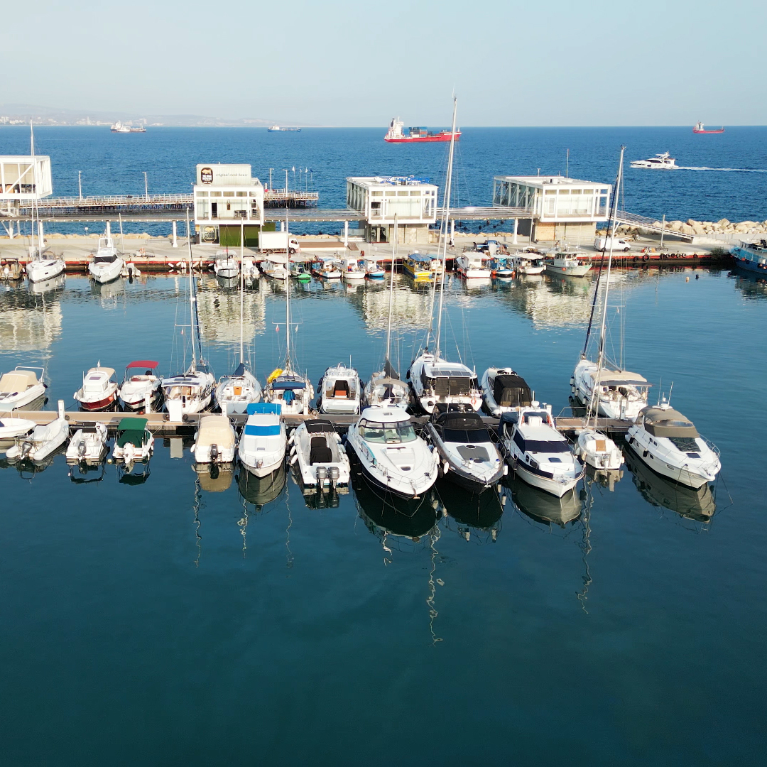 מרינה וטיילת מולוס